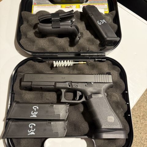 Glock 34 G4 with extras