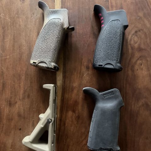 B5, Magpul grips