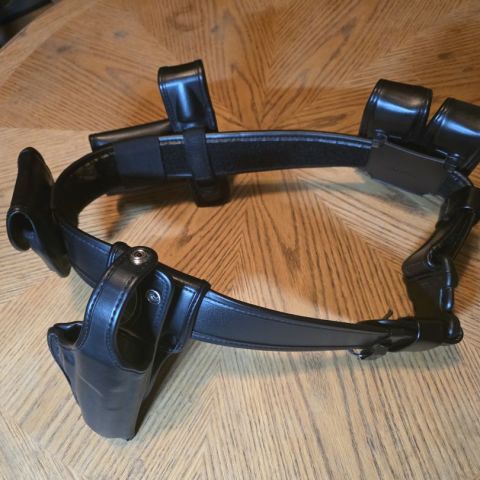 Bianchi duty belt and gear