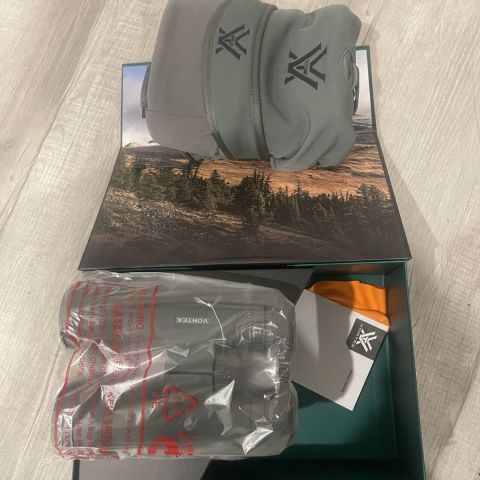 Vortex Razor UHD 12x50 Binos