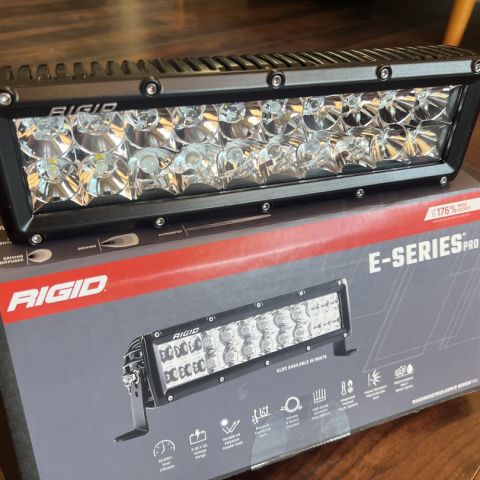 Rigid IR/White light bar