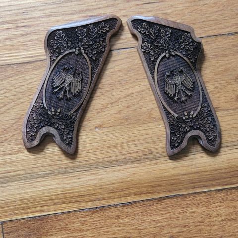 Altamont Luger Grips 