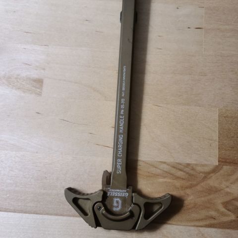 Geissele Desert Dirt charging handle 