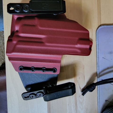 T1-ECHO Gun Make & Model: SMITH AND WESSON M&P 9/40 2.0 4"in WITHOUT THUMB SAFETY  Weapon Light Model  : Streamlight TLR-7A Dominant Hand: Right Front Color: Blood Red Back Color: Blood Red Sweat Guard: Mid Threaded Barrel: Yes Belt Clip Style: T1C EZ Adjust Clips