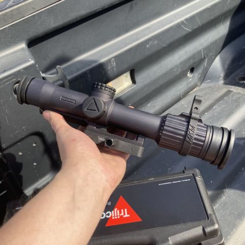 USMC Trijicon VCOG 1-8x w/ add