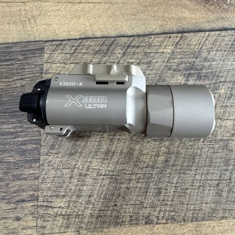 Surefire X300A Ultra, 1000 lum