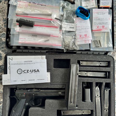 CZ 75 TS Czechmate + Extras