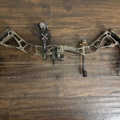 Bowtech Realm SR6 Bare Bow