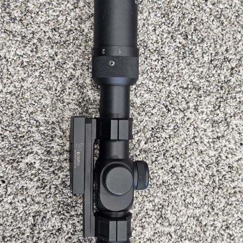 Us Optics 1-8 Blue dot