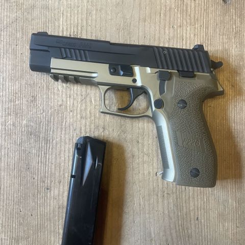 Sig P226 Combat