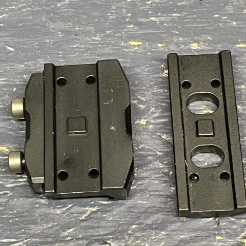 Swampfox picatinny mount. 