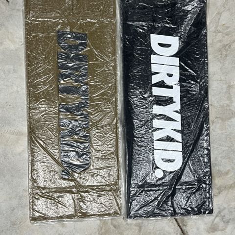 Gum and black DirtyKid workmat