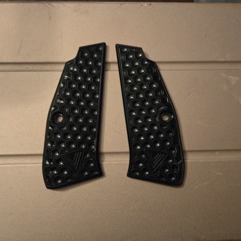 Vytal Kraken CZ Grips