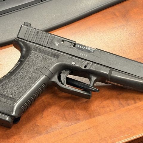 Glock 17 Gen 2 + Extras - EXC