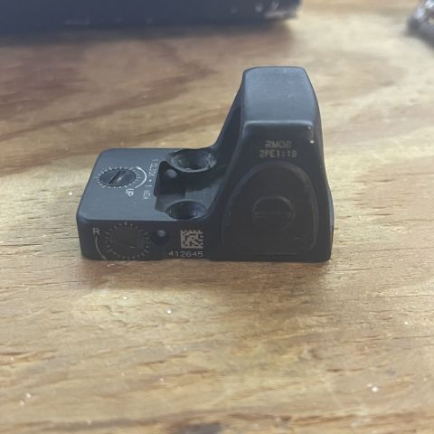 Trijicon RMR RM06 red dot 