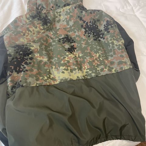 Qilo Tactical windbreaker