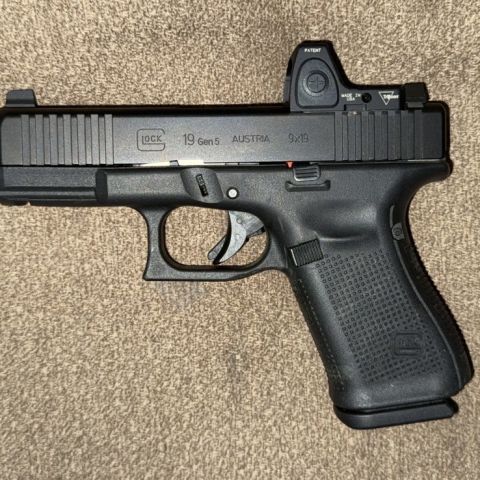 Glock 19 Gen 5 with RMR RM06