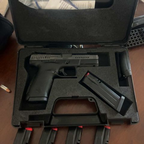 CZ P10C w/ 6 mags