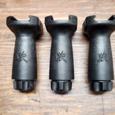 KAC Stubby grips