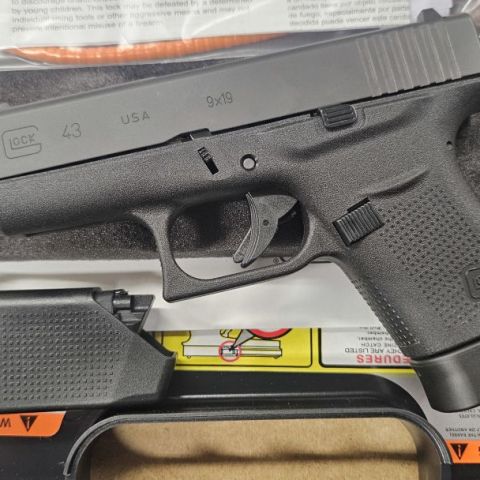 NIB Glock 43 9mm 6rd +2 mags