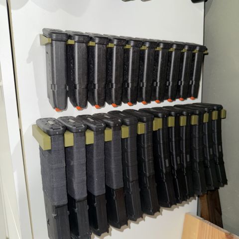 Ar15/glock mag wall mount