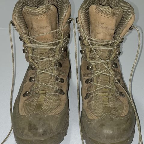 Wellco Combat Boots Size 10 W