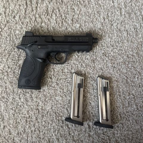 S&W M&P 22 compact w/threaded 