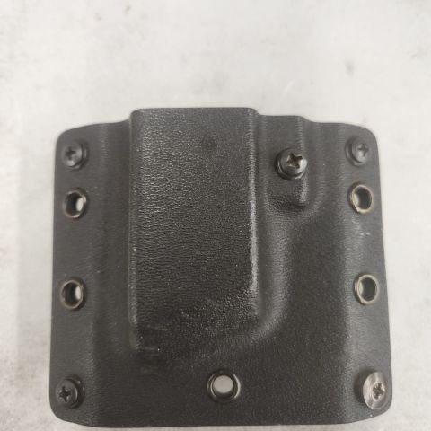 Raven pistol mag carrier