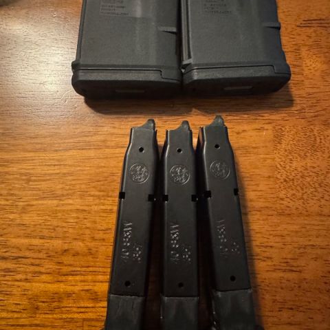 S&W M&P .40 cal Mags 10rd