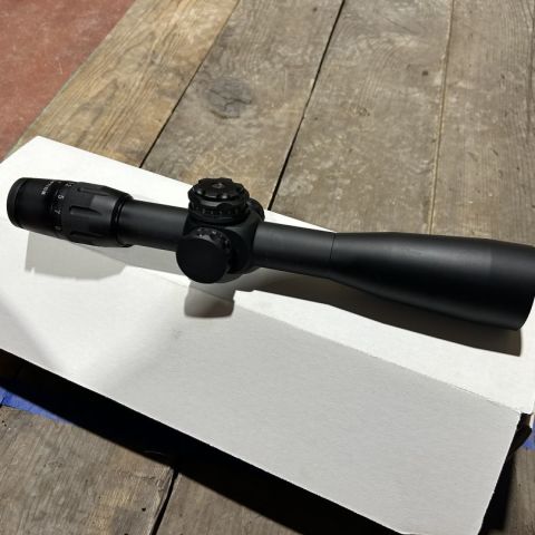 U.S. Optics B-17 3.2-17x50