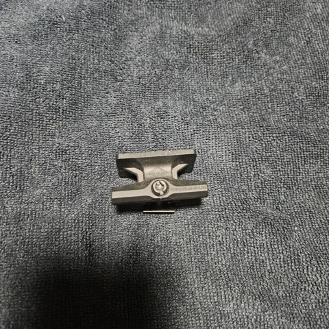 Reptillia Acro mount 1/3