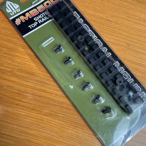 Mossberg 500 optic rail