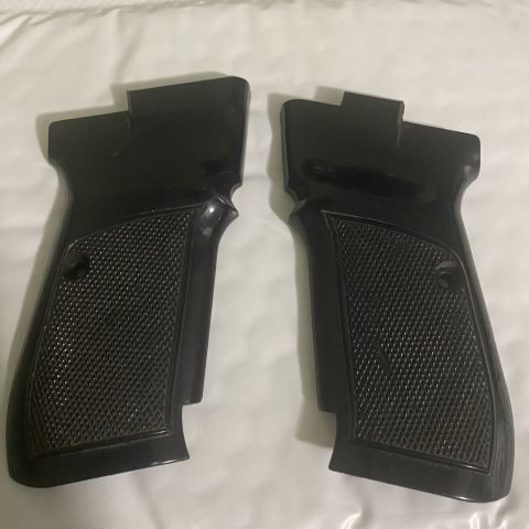 CZ 82/83 grips