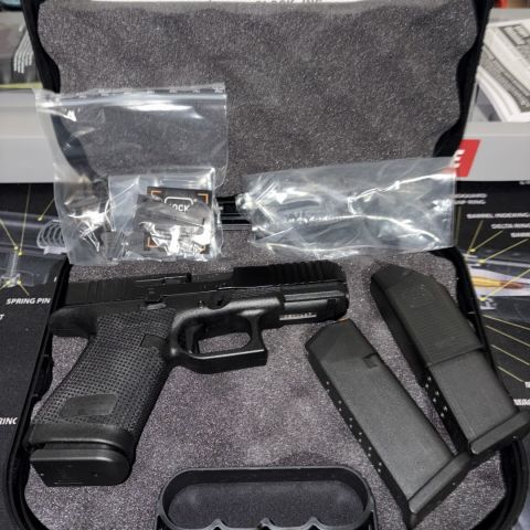 NIB Glock 19 Gen6 /3 15rd mags