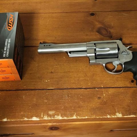 Smith and Wesson 500 Magnum 6" with holster