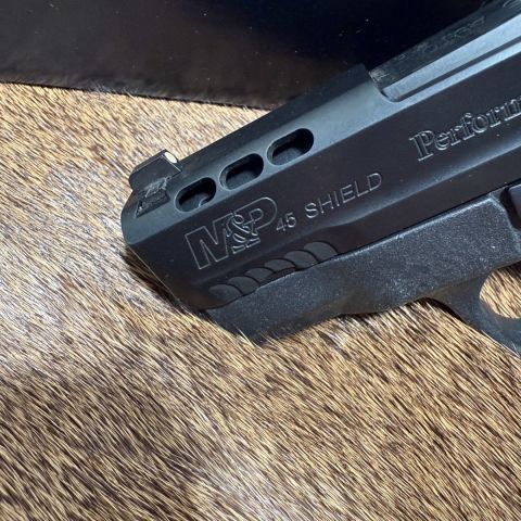 S&W M&P45 PERFORMANCE CENTER 4