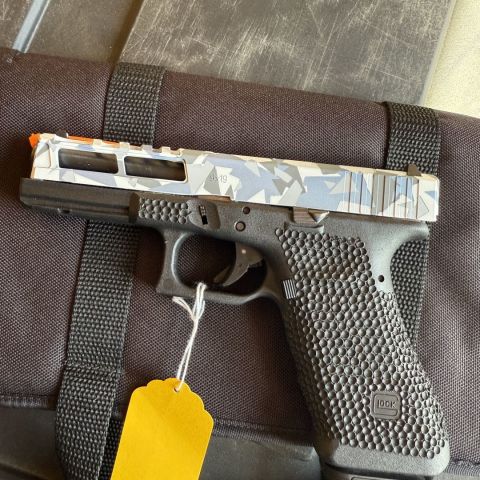 Glock 17 Arctic Camo Stippled