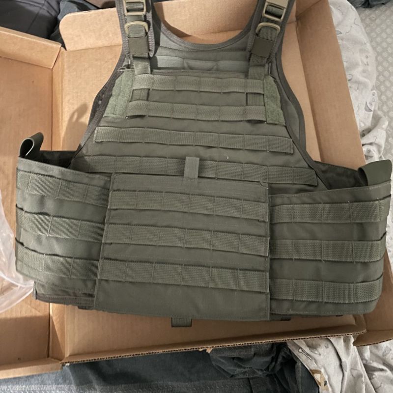 実物　米軍放出　Eagle Industries MBAV Eagle Industries MBAV Plate Carrier, Khaki [Genuine Army Issue]