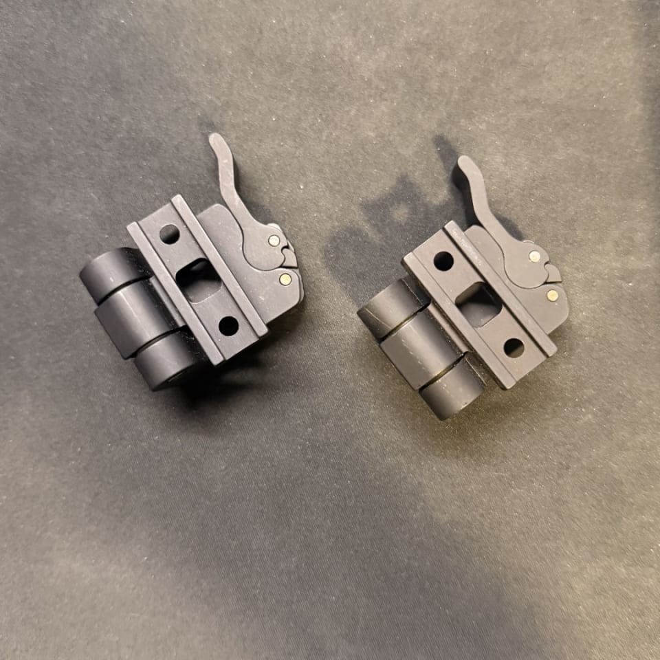 Image 1 - 2x EoTech STS flip mounts 