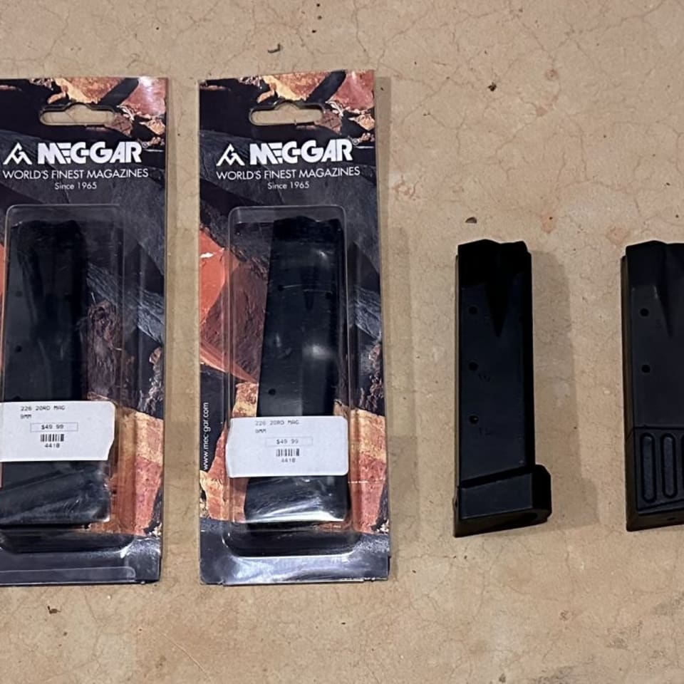 Image 1 - SIG P226 9mm Mags Mec-Gar