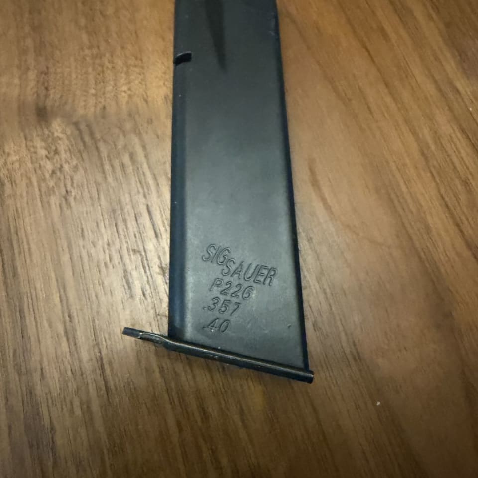 Image 1 - Sig P226 40/357 magazine 