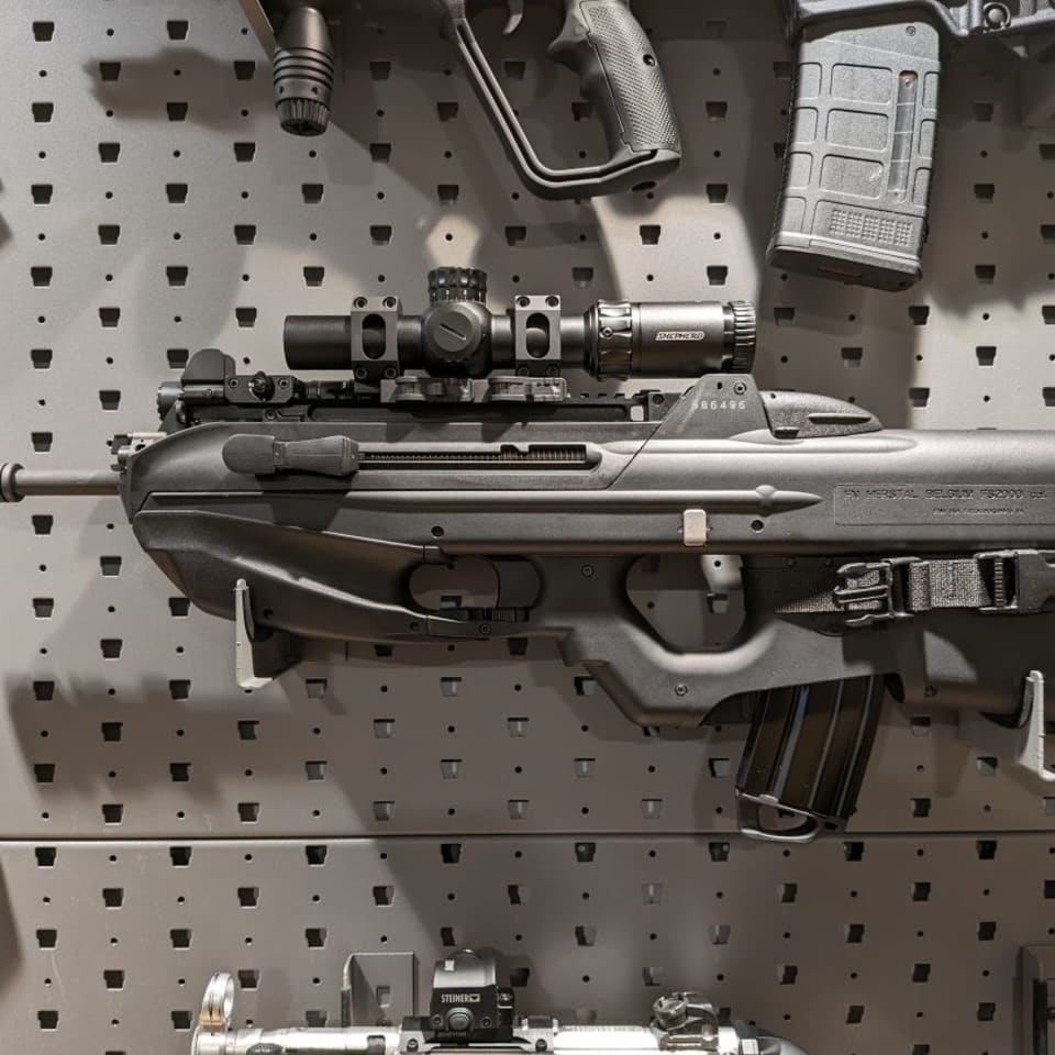 Image 4 - WTT: MINT FN FS2000 W/EXTRAS