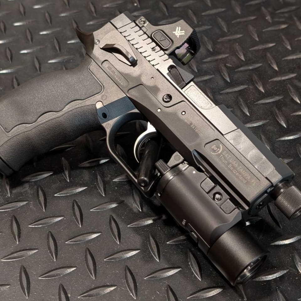 Image 1 - LNIB B&T MKII W/Vortex Defender CCW (Like Sphinx, CZ)