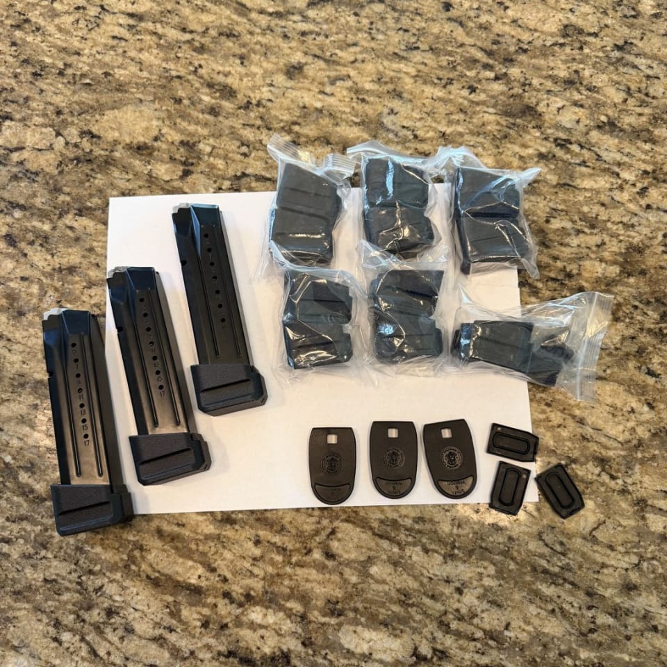 Image 2 - M&P 2.0 FS mags + 14 extension