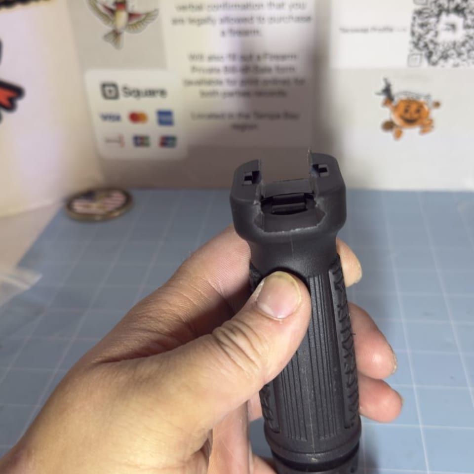 Image 2 - Rare cage coded DD vert grip