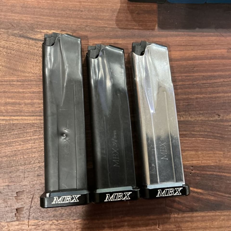 Image 1 - 3 x 2011 MBX mags 155$