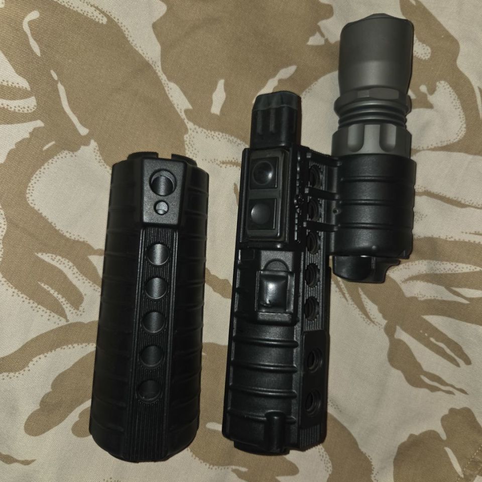 Image 1 - SUREFIRE M500 M4 HANDGUARD