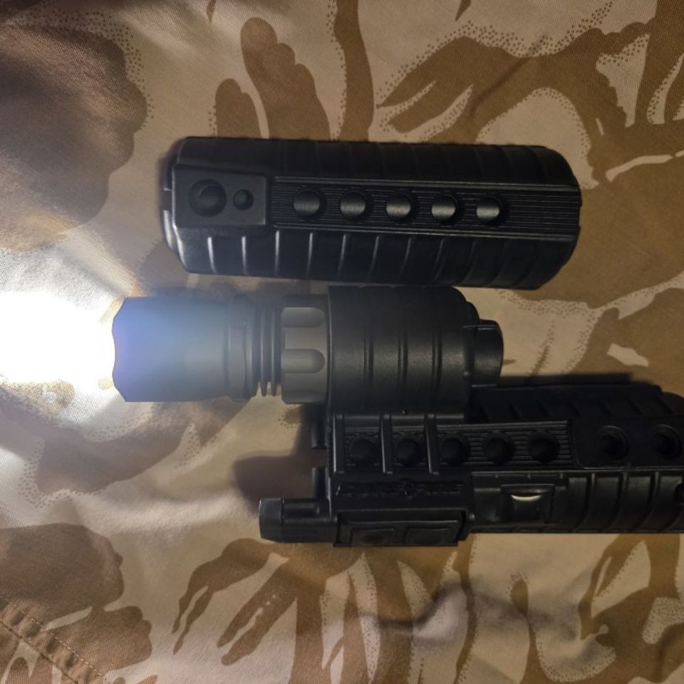 Image 3 - SUREFIRE M500 M4 HANDGUARD
