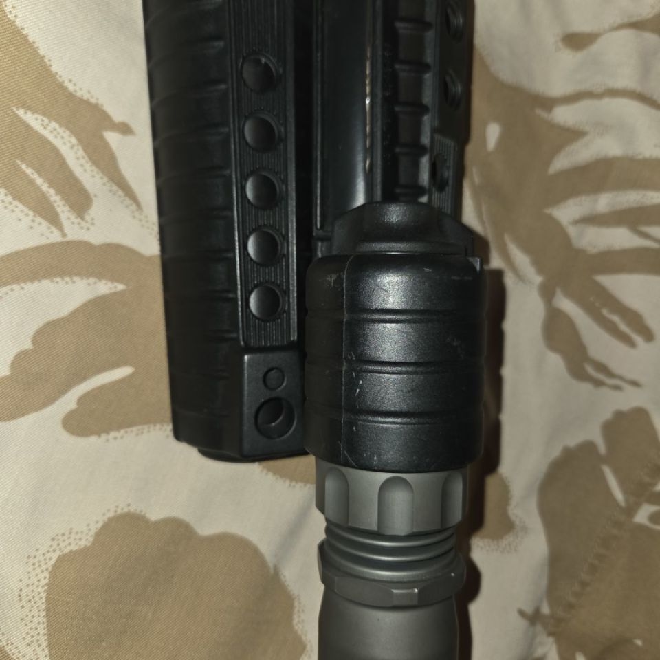 Image 2 - SUREFIRE M500 M4 HANDGUARD