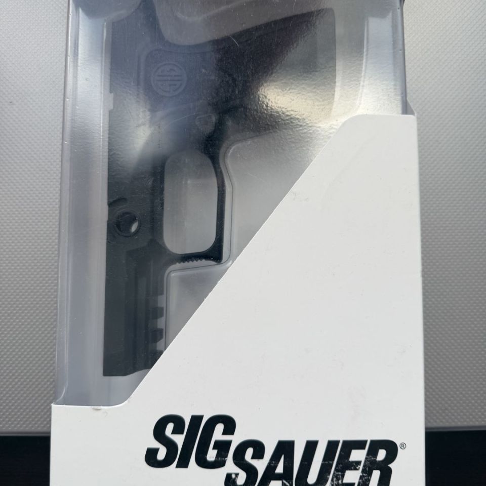 Image 2 - NIB sig xcompact grip and mags
